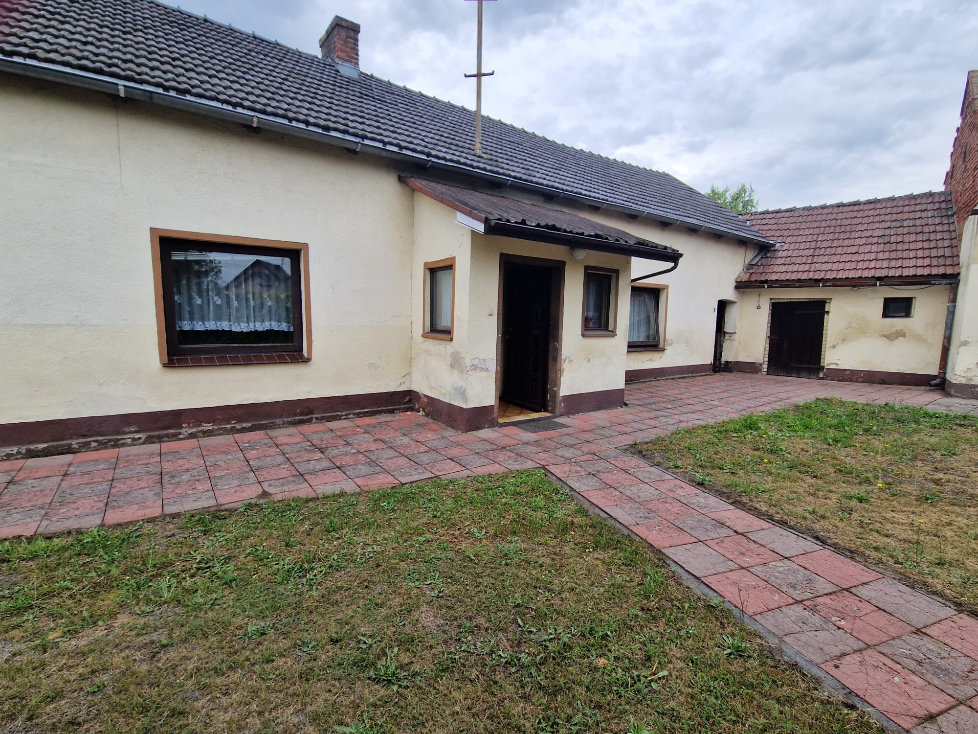 Dom z zabudowaniami gospodarczymi w Kadłubie Turawskim | blisko lasów | Działka 1 538 m²